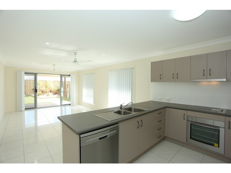 25 Riviera Crescent, North Lakes QLD 4509