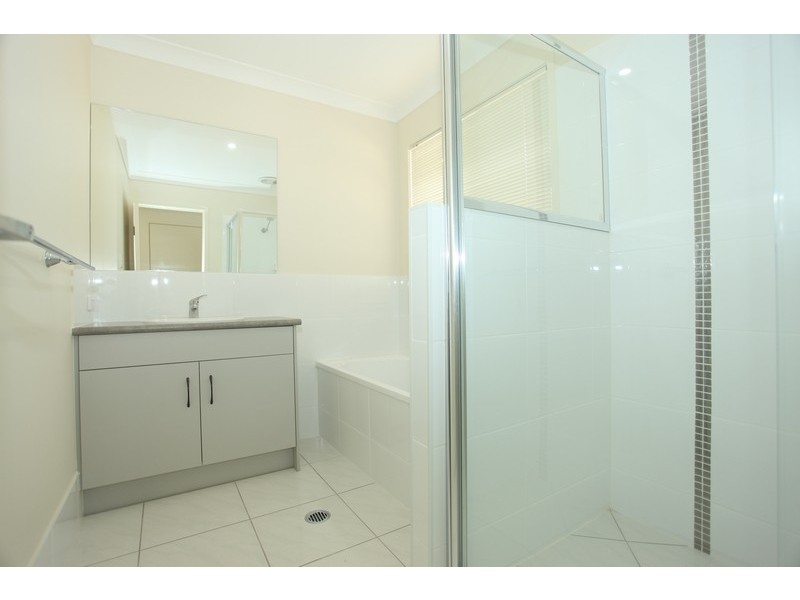 25 Riviera Crescent, North Lakes QLD 4509