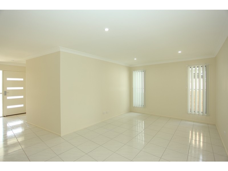 25 Riviera Crescent, North Lakes QLD 4509