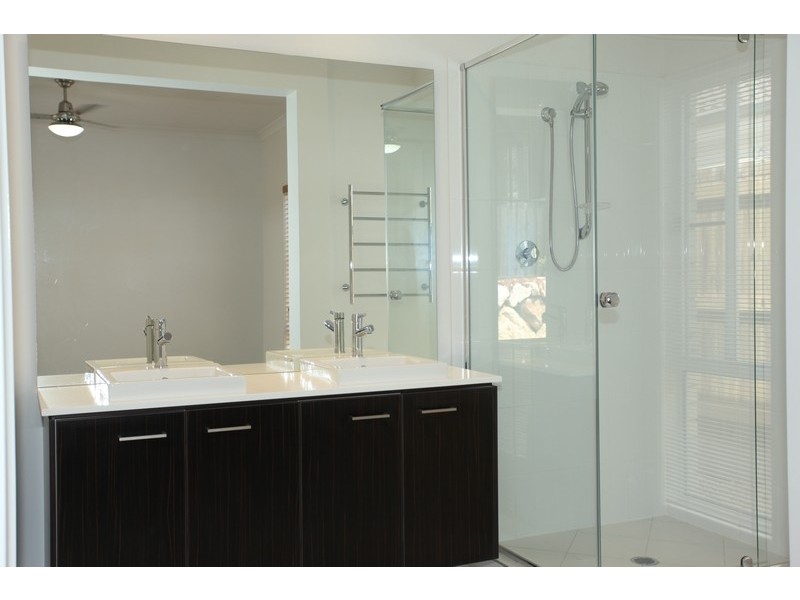 129 Mackintosh Drive, North Lakes QLD 4509