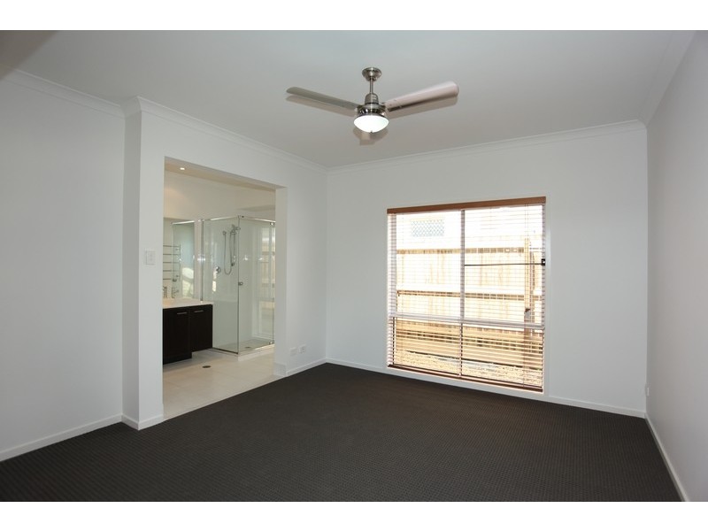 129 Mackintosh Drive, North Lakes QLD 4509