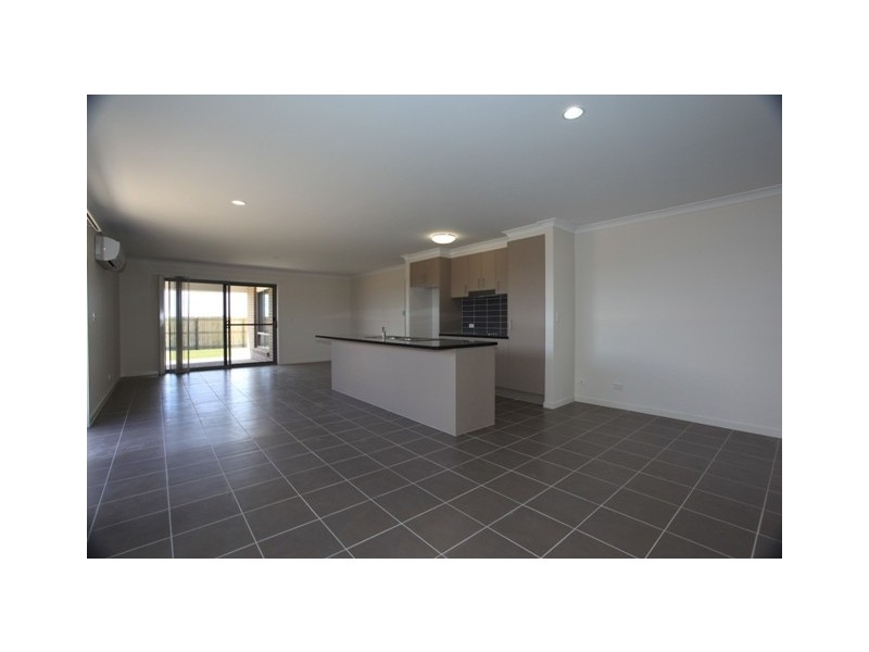 24 Williams Crescent, North Lakes QLD 4509