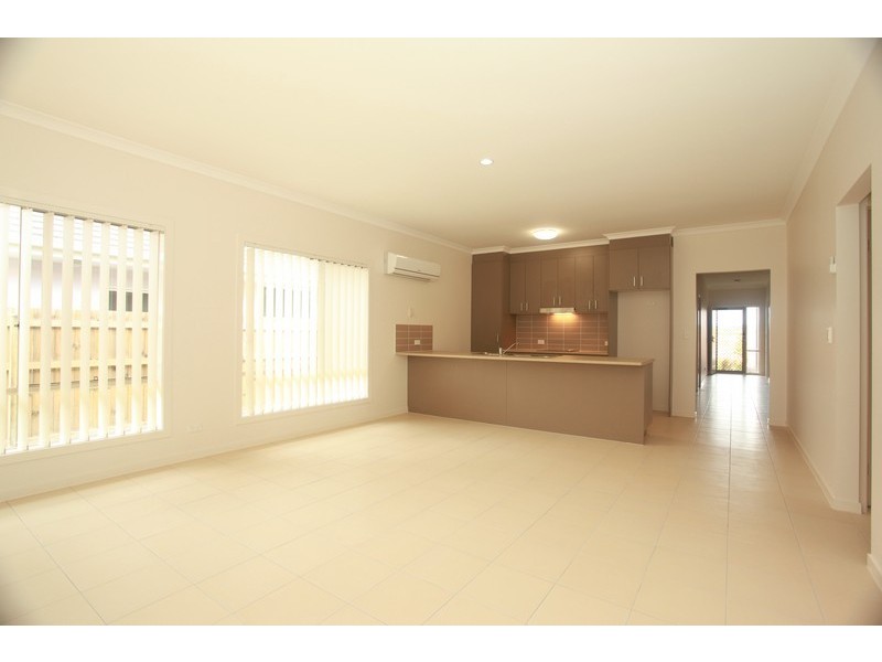 76 Nicklaus Parade, North Lakes QLD 4509