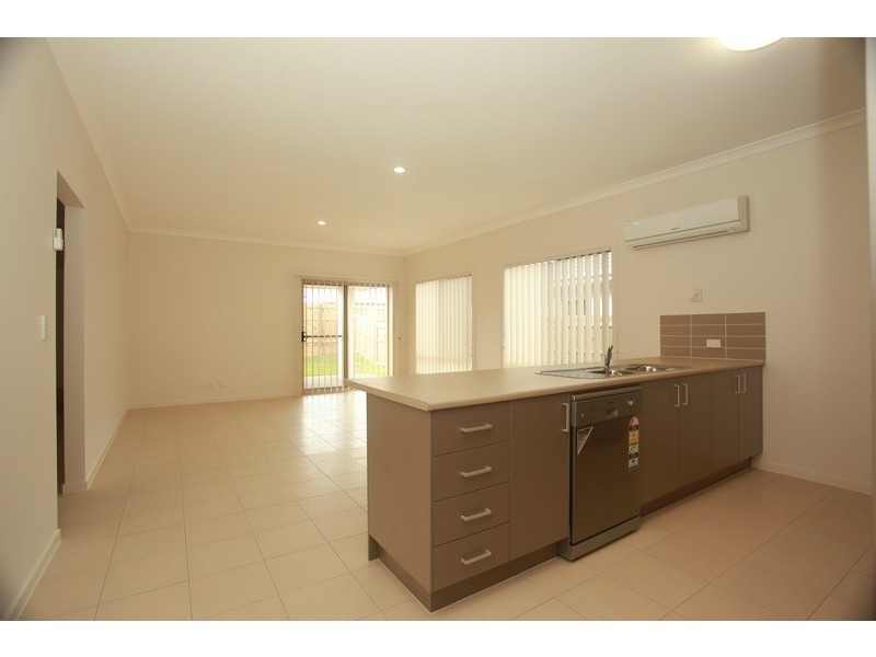 76 Nicklaus Parade, North Lakes QLD 4509