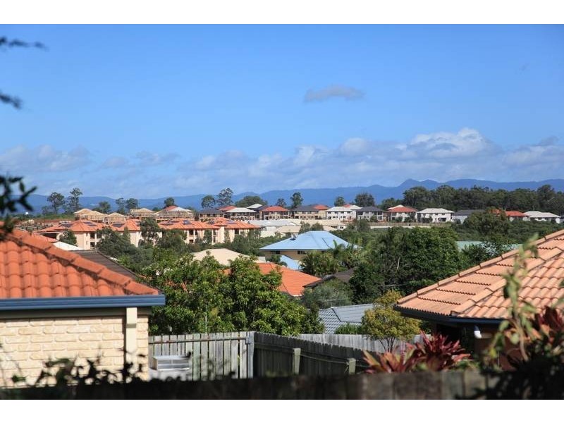 33 Southerden Drive, North Lakes QLD 4509