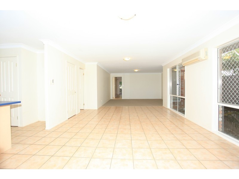 33 Southerden Drive, North Lakes QLD 4509