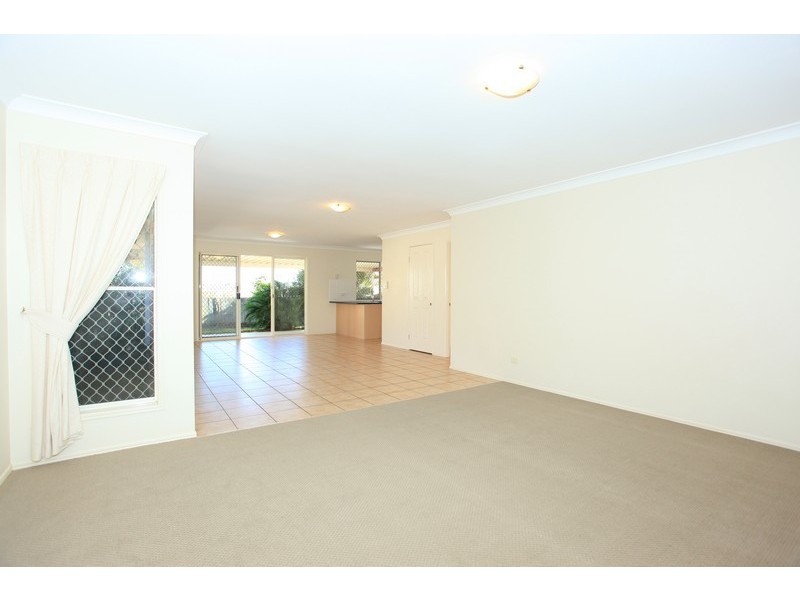 33 Southerden Drive, North Lakes QLD 4509