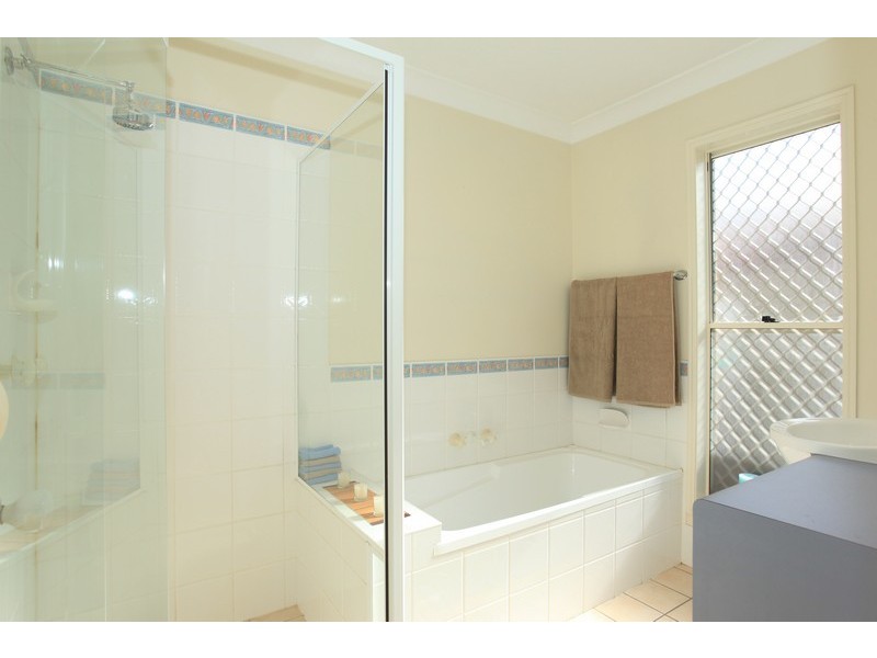 33 Southerden Drive, North Lakes QLD 4509