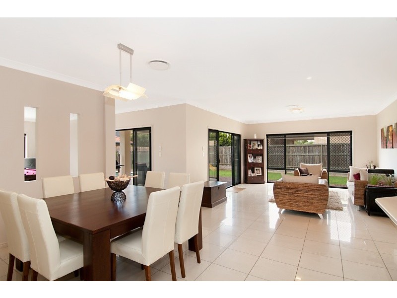 18 Kurrajong Circuit, North Lakes QLD 4509