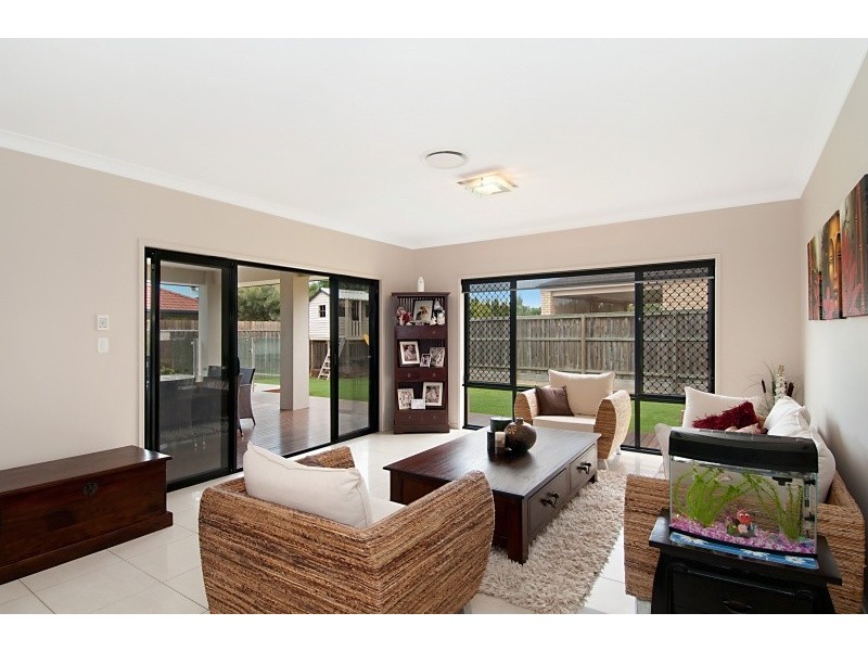 18 Kurrajong Circuit, North Lakes QLD 4509