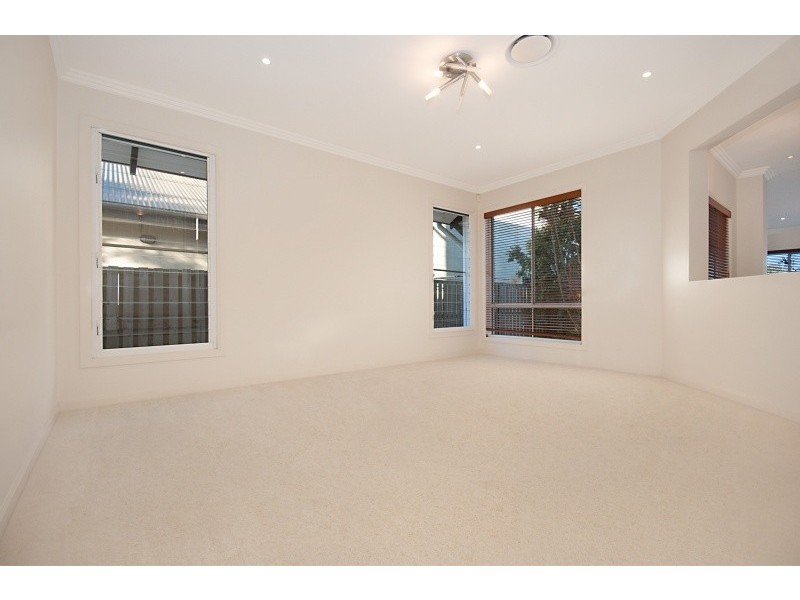 24 Sandpiper Avenue, North Lakes QLD 4509