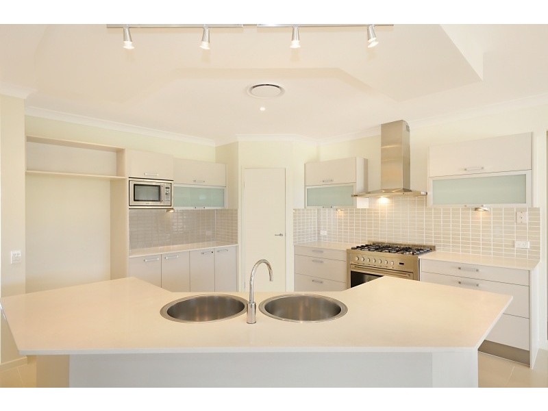 3 Eaton Close, North Lakes QLD 4509