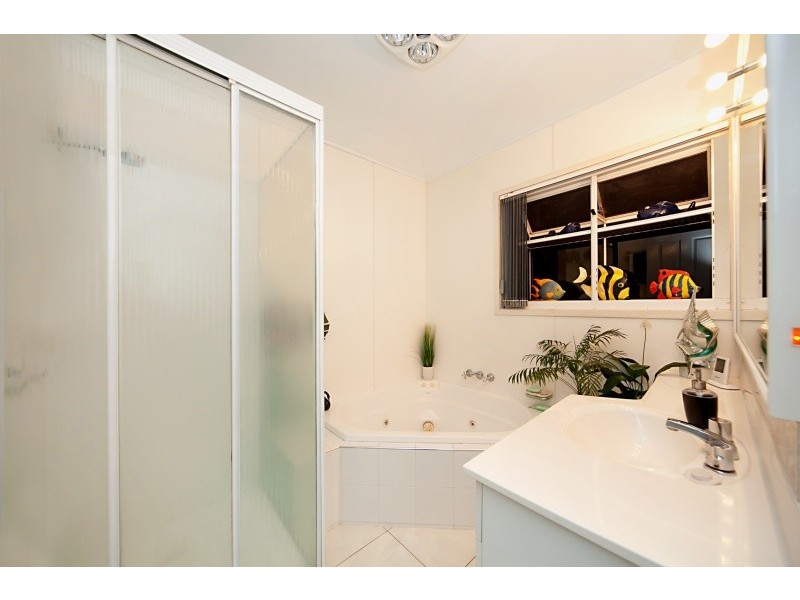 25 Kroll Street, Kippa-ring QLD 4021