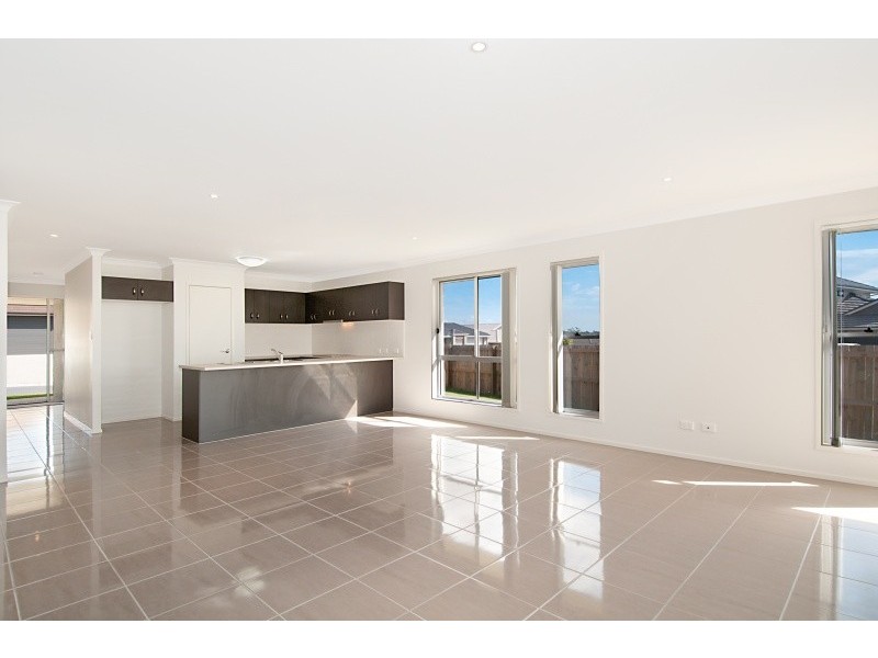 9 Williams Crescent, North Lakes QLD 4509