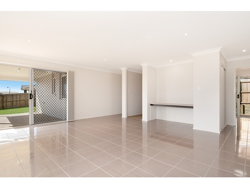 9 Williams Crescent, North Lakes QLD 4509