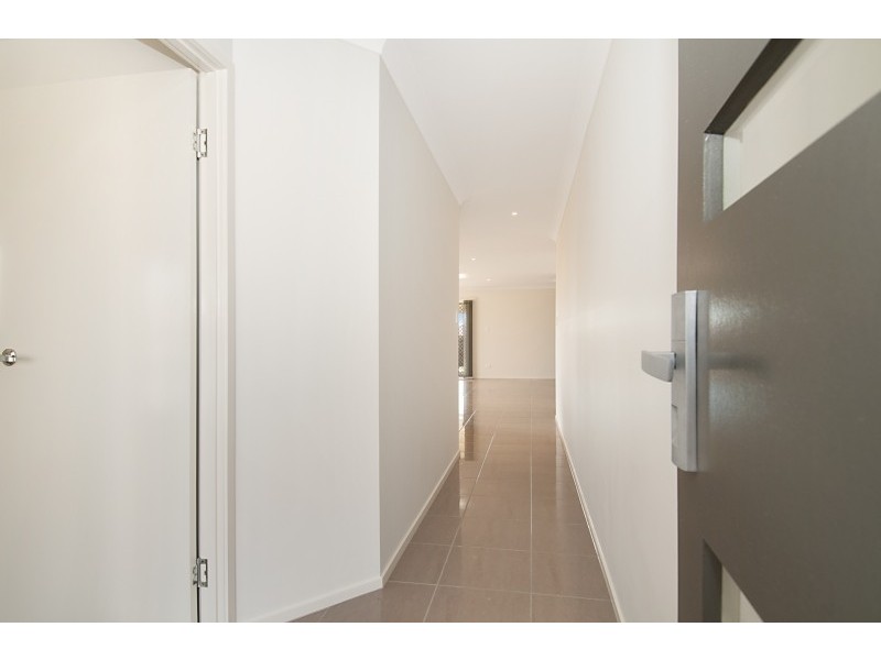 9 Williams Crescent, North Lakes QLD 4509