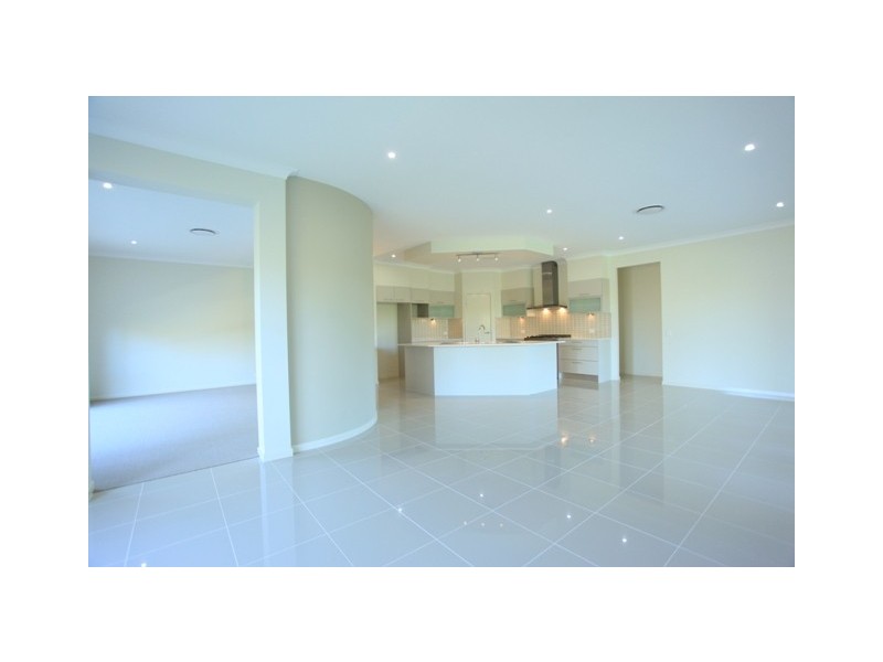 11 Faldo Court, North Lakes QLD 4509
