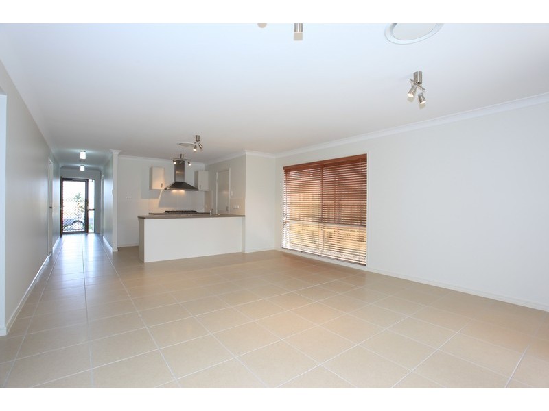 90 Mackintosh Drive, North Lakes QLD 4509