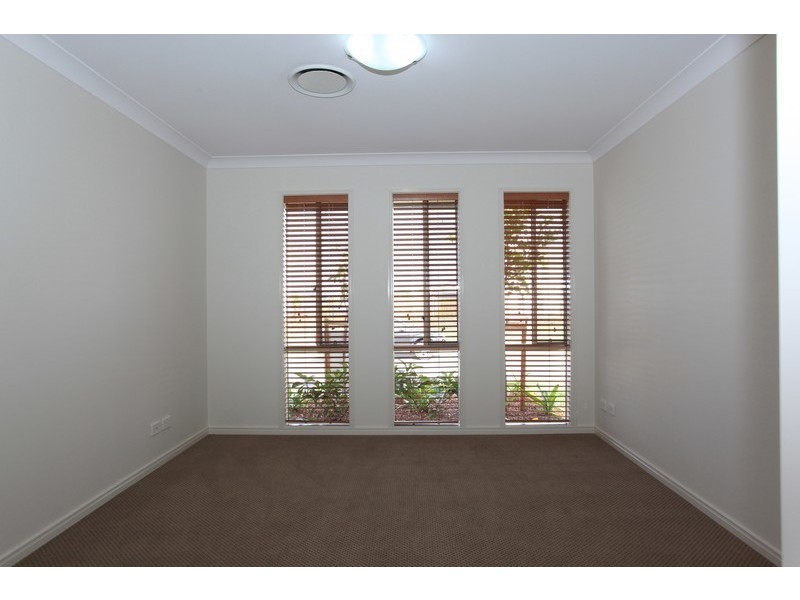 90 Mackintosh Drive, North Lakes QLD 4509