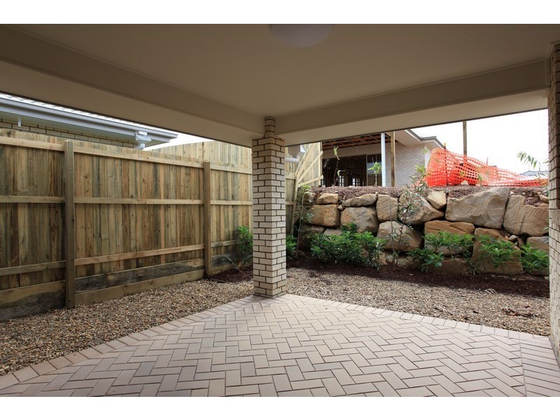 90 Mackintosh Drive, North Lakes QLD 4509