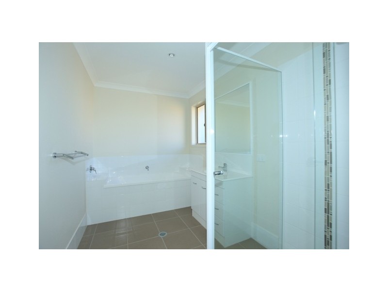 1 Kingston Court, North Lakes QLD 4509