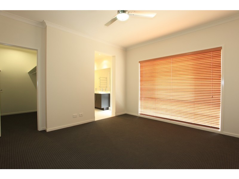 6 Langham Crescent, North Lakes QLD 4509