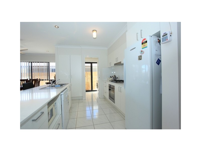 27 Merion Crescent, North Lakes QLD 4509