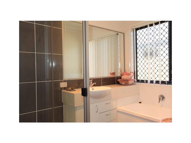 27 Merion Crescent, North Lakes QLD 4509