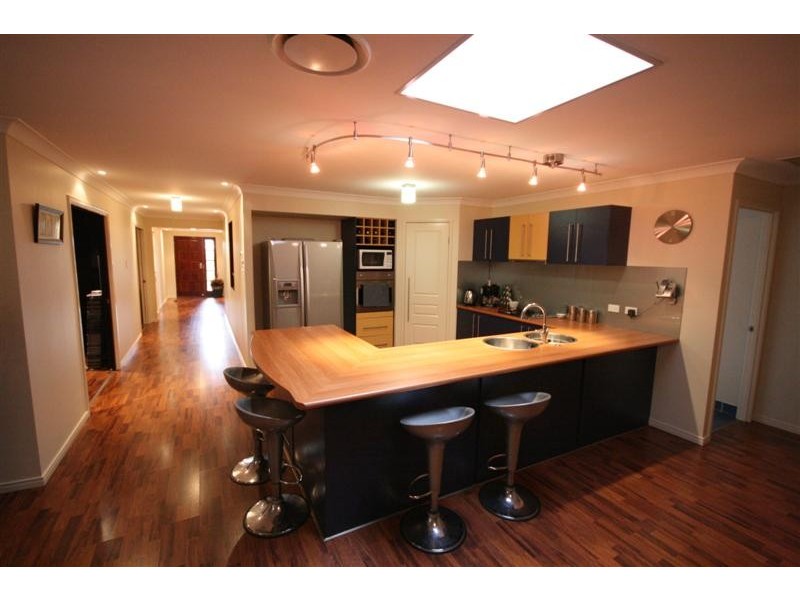 40 Whitfield Crescent, North Lakes QLD 4509