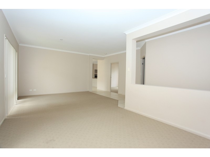 11 Kurrajong Circuit, North Lakes QLD 4509