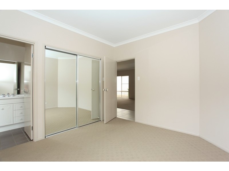 11 Kurrajong Circuit, North Lakes QLD 4509