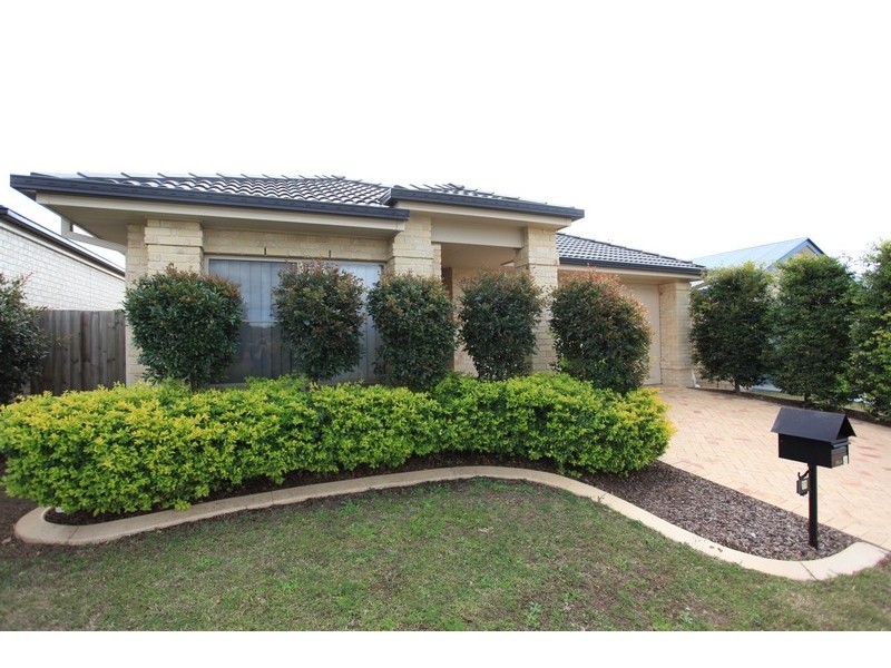 11 Kurrajong Circuit, North Lakes QLD 4509