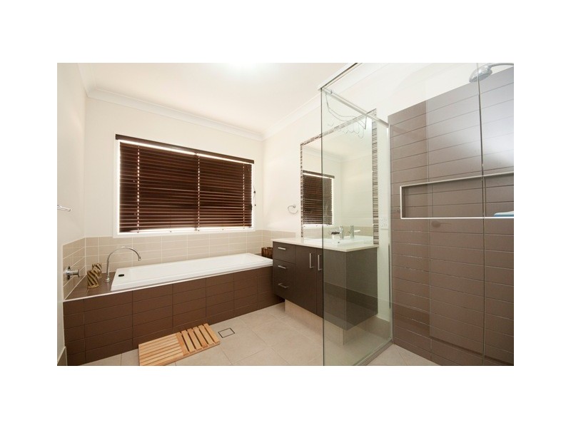 38 Williams Crescant, North Lakes QLD 4509