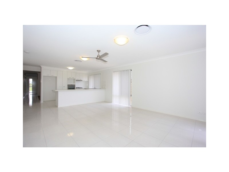 33 Severn Crescent, North Lakes QLD 4509
