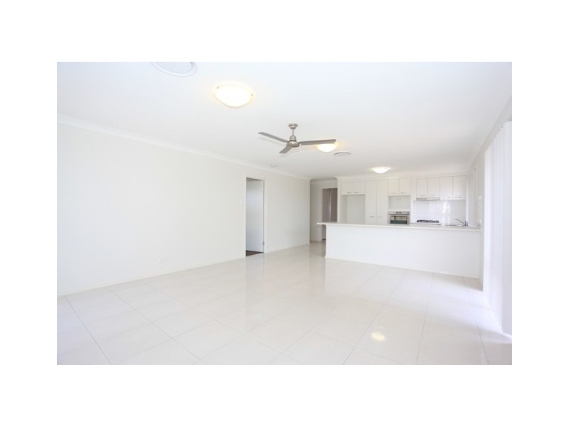 33 Severn Crescent, North Lakes QLD 4509