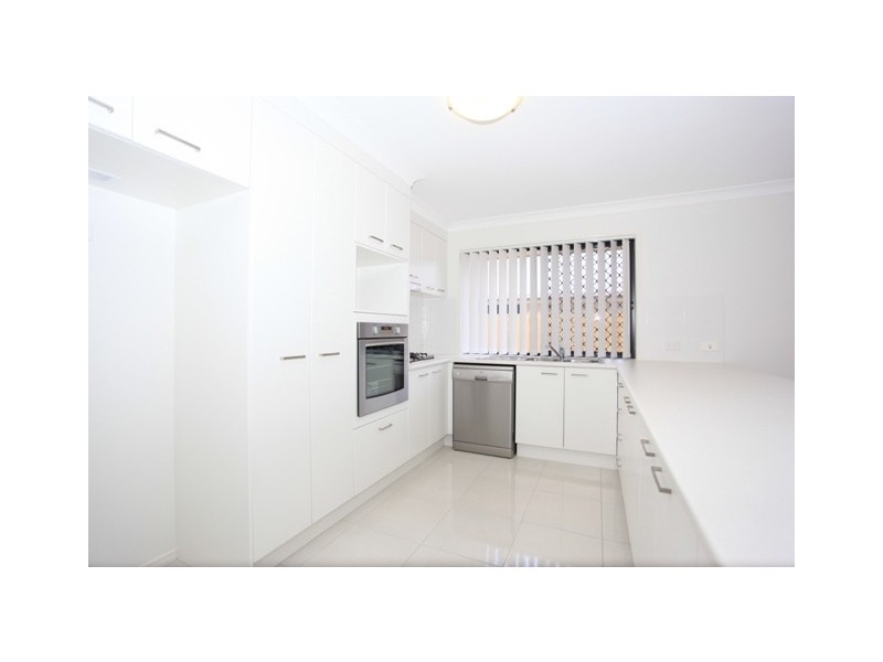 33 Severn Crescent, North Lakes QLD 4509