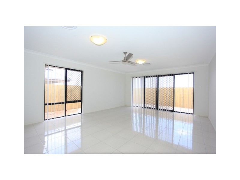 33 Severn Crescent, North Lakes QLD 4509