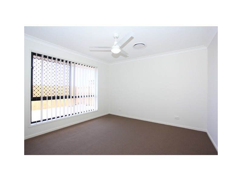 33 Severn Crescent, North Lakes QLD 4509