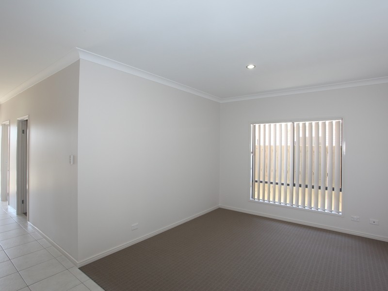 8 Sunjoy Place, North Lakes QLD 4509