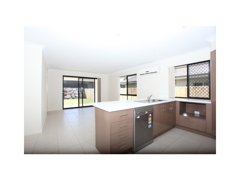 135 Mackintosh Drive, North Lakes QLD 4509