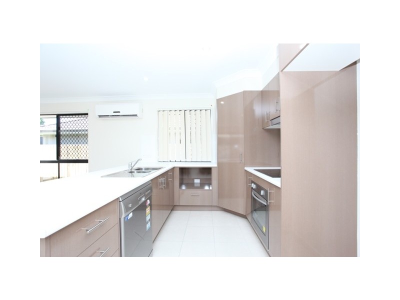 135 Mackintosh Drive, North Lakes QLD 4509