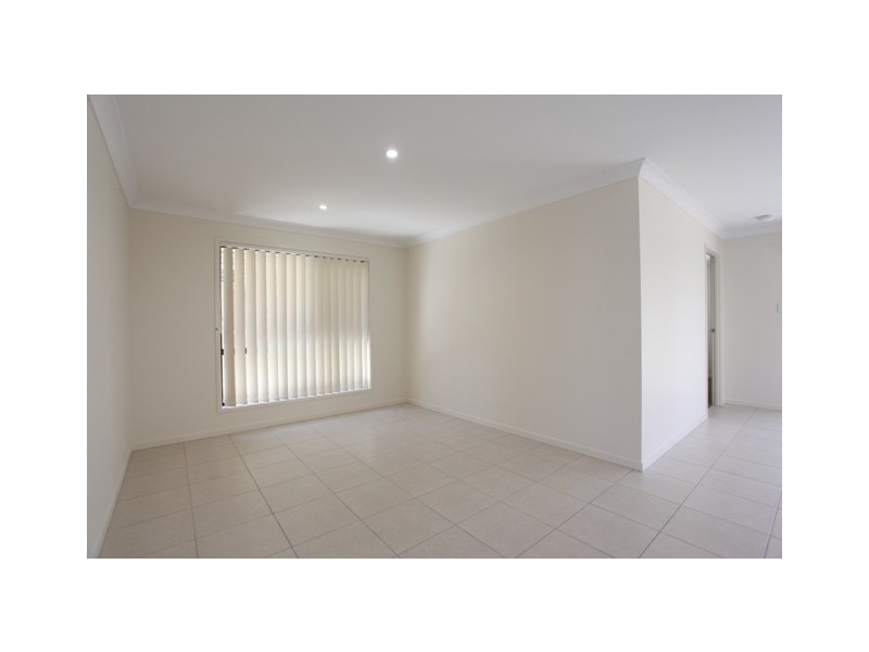 135 Mackintosh Drive, North Lakes QLD 4509