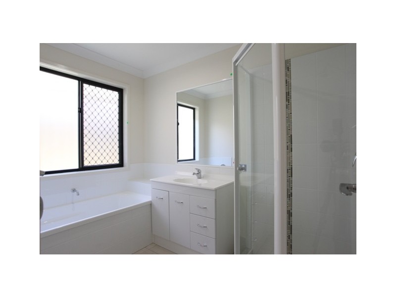 135 Mackintosh Drive, North Lakes QLD 4509