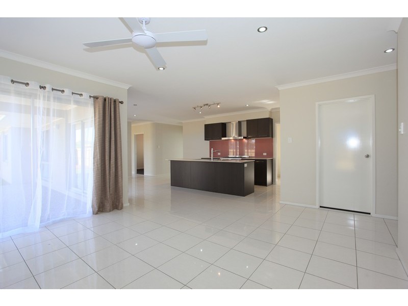 10 Friars Crescent, North Lakes QLD 4509