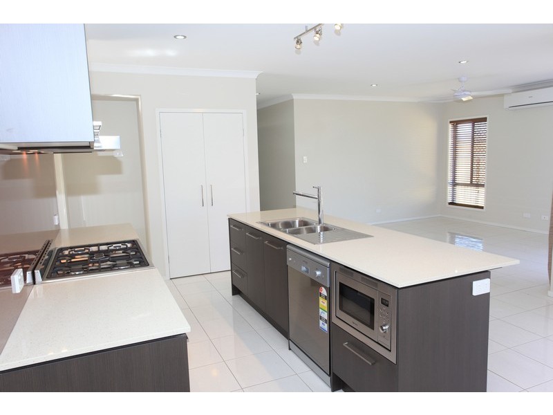 10 Friars Crescent, North Lakes QLD 4509