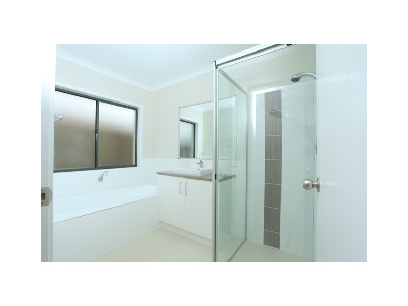 72 Mackintosh Drive, North Lakes QLD 4509