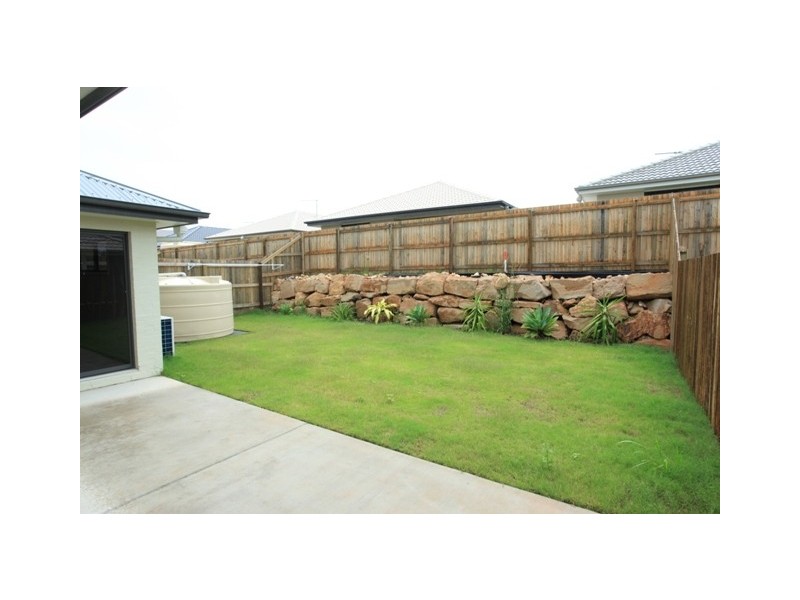 72 Mackintosh Drive, North Lakes QLD 4509