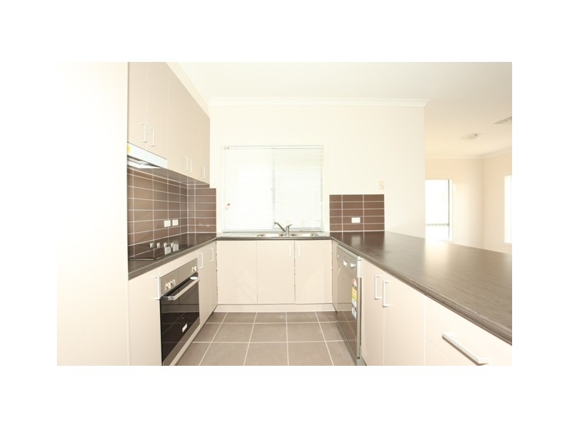 27 Dunes Crescent, North Lakes QLD 4509