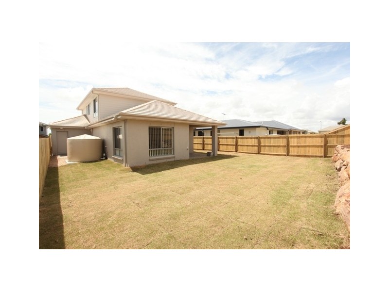 27 Dunes Crescent, North Lakes QLD 4509