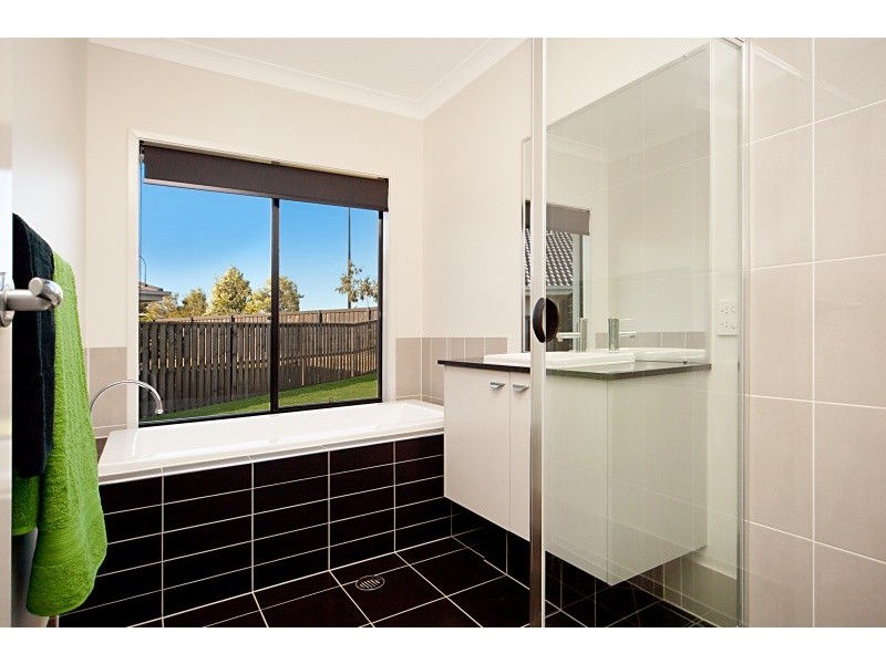 4 Menara Circuit, North Lakes QLD 4509